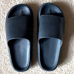 Black Slides BRAND NEW